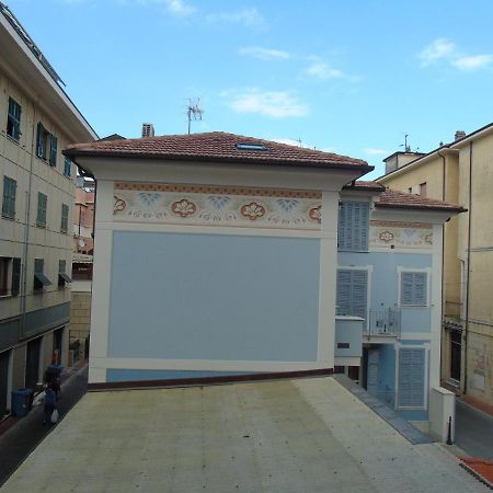 Appartamento Stella Marina In Pieno Centro Di Pietra Ligure Sulla Passeggiata E A Un Passo Dal Mare Kültér fotó