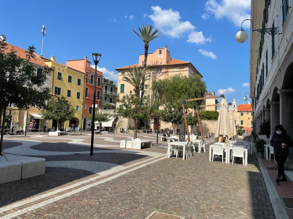 Appartamento Stella Marina In Pieno Centro Di Pietra Ligure Sulla Passeggiata E A Un Passo Dal Mare Kültér fotó